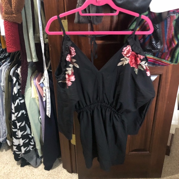Adorable romper with floral detailing! - Picture 2 of 4